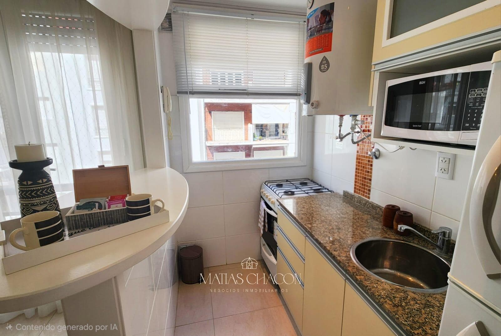 One-room apartment facing the street, with French bacon, recycled