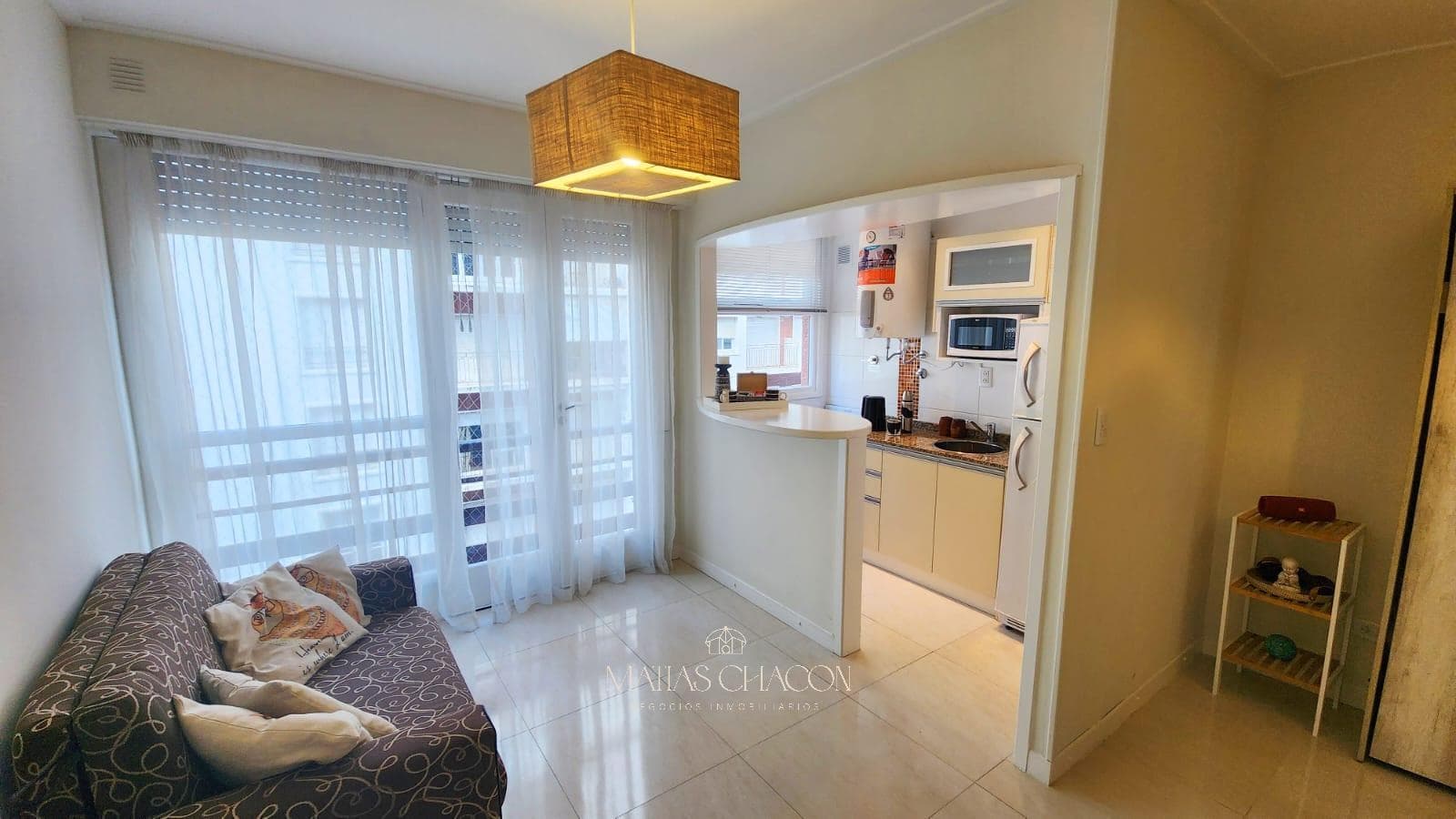 One-room apartment facing the street, with French bacon, recycled
