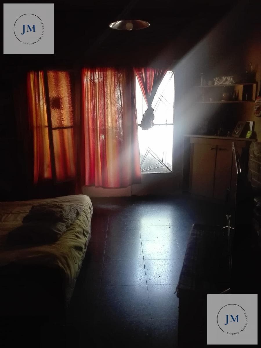 6-Bedroom House in Mataderos