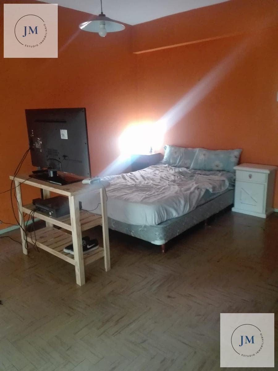 6-Bedroom House in Mataderos