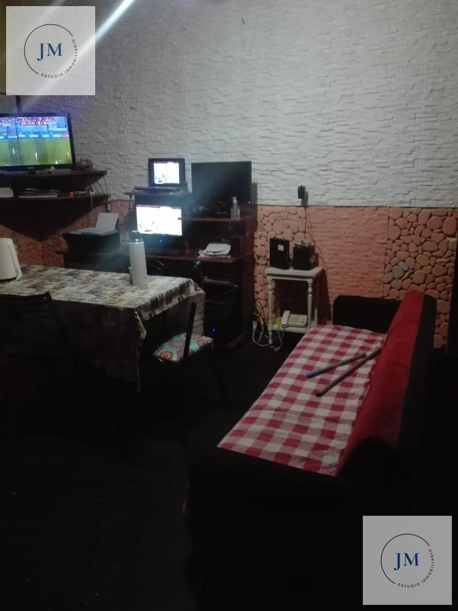 6-Bedroom House in Mataderos
