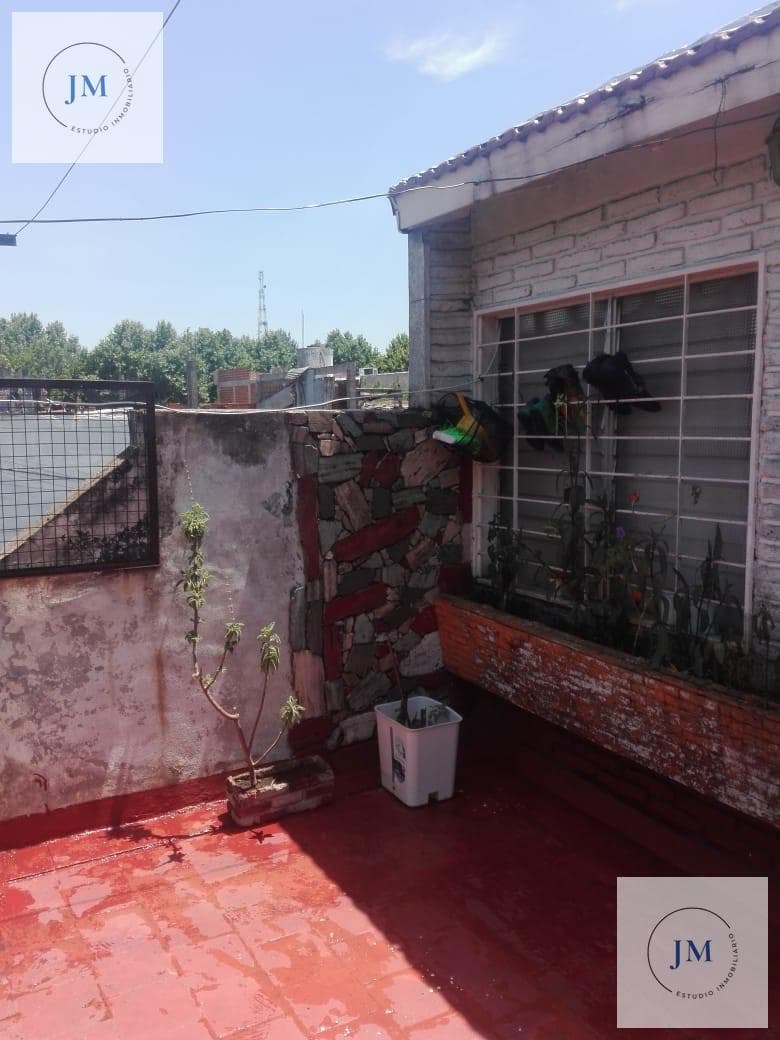 6-Bedroom House in Mataderos
