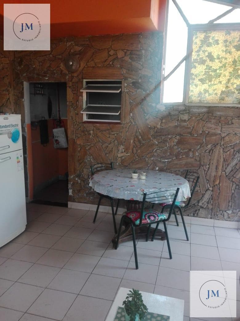 6-Bedroom House in Mataderos