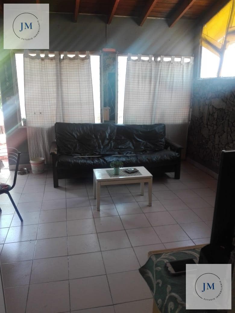6-Bedroom House in Mataderos