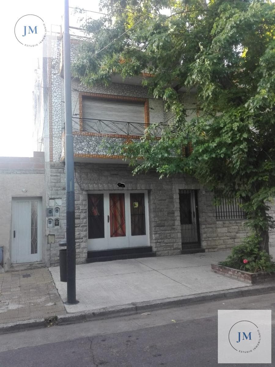 6-Bedroom House in Mataderos