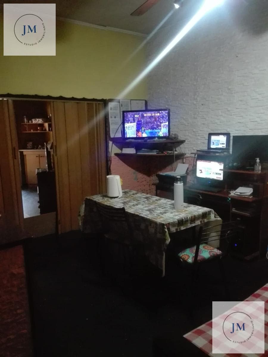 6-Bedroom House in Mataderos