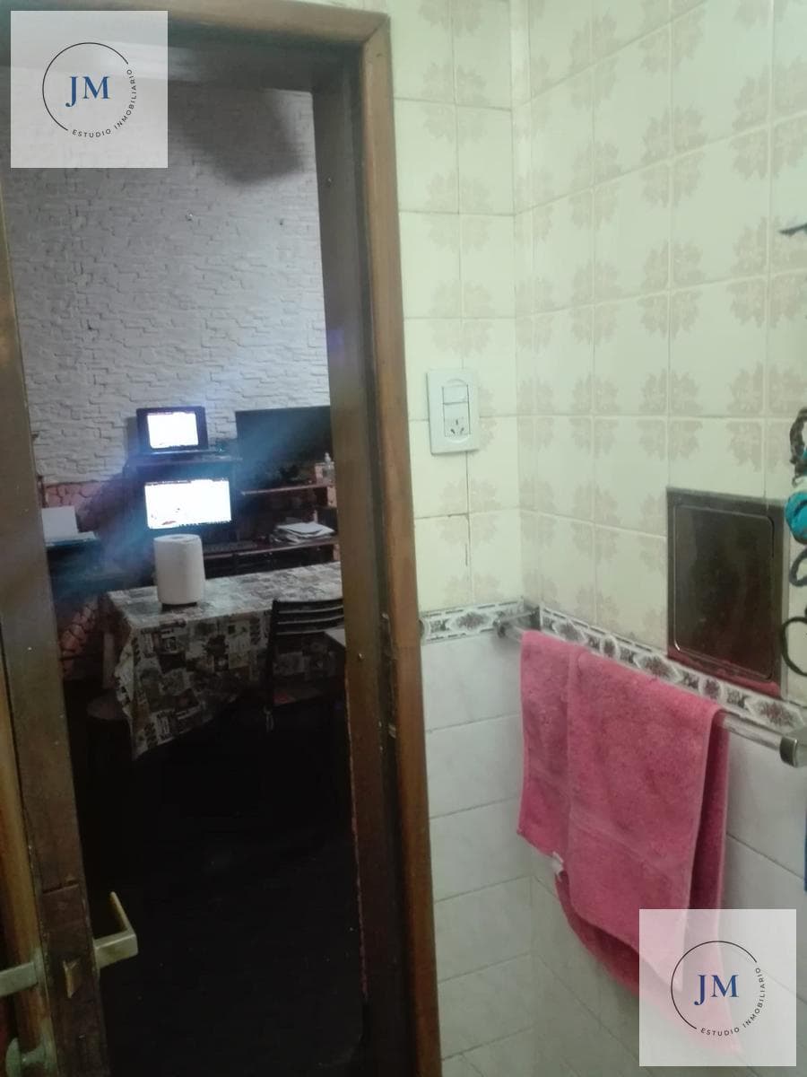 6-Bedroom House in Mataderos