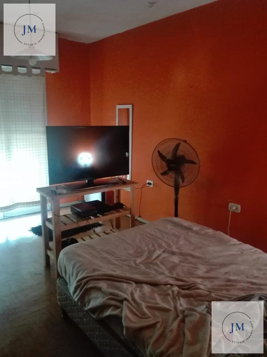 6-Bedroom House in Mataderos