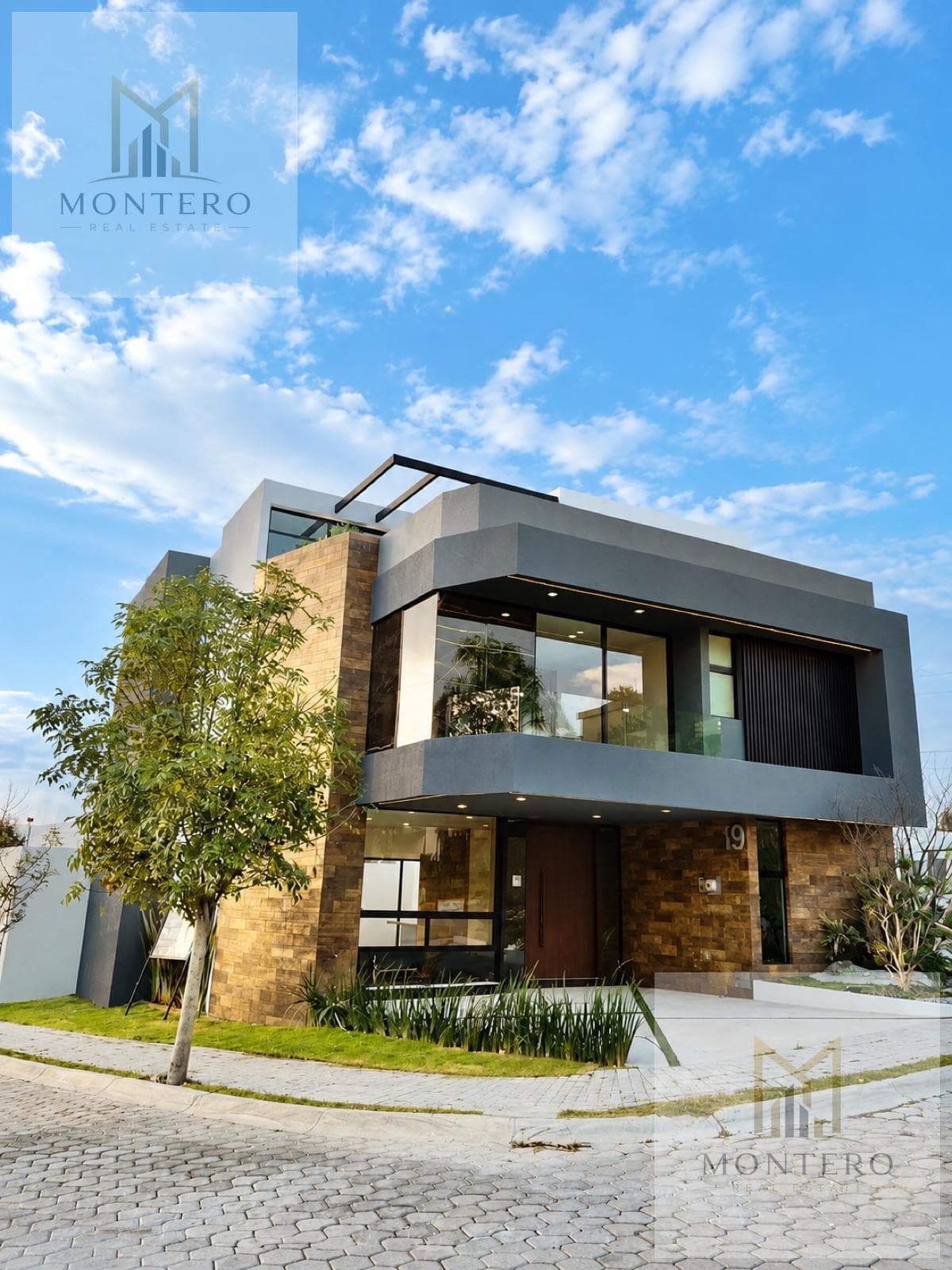 House - Lomas de Angelópolis Subdivision