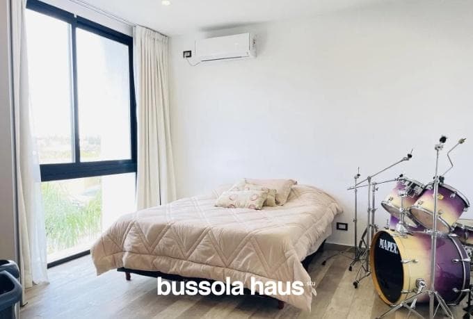 House for sale: 3 bedrooms, inner lot with boat slip in Vila Marina 1