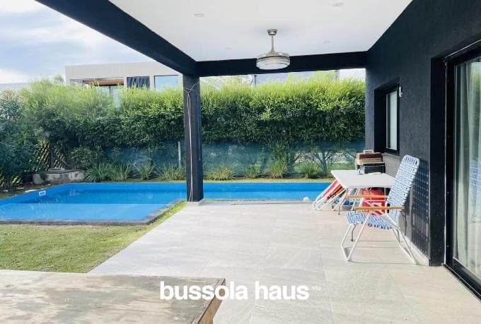 House for sale: 3 bedrooms, inner lot with boat slip in Vila Marina 1