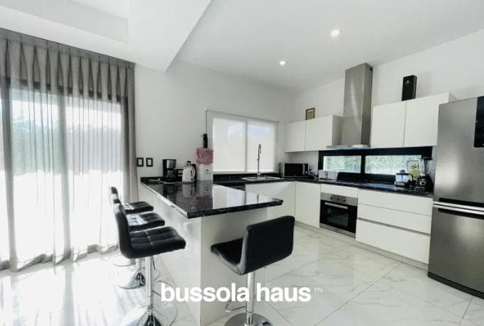 House for sale: 3 bedrooms, inner lot with boat slip in Vila Marina 1