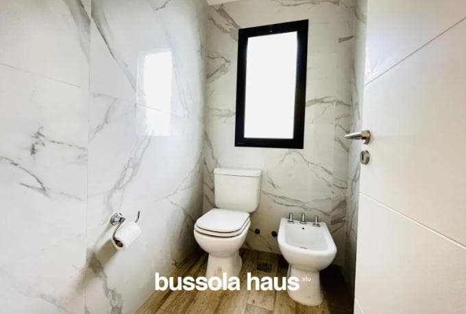 House for sale: 3 bedrooms, inner lot with boat slip in Vila Marina 1