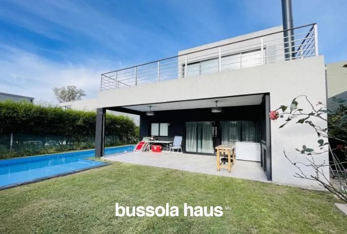 House for sale: 3 bedrooms, inner lot with boat slip in Vila Marina 1