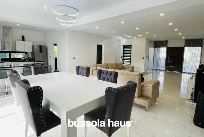 House for sale: 3 bedrooms, inner lot with boat slip in Vila Marina 1