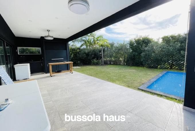 House for sale: 3 bedrooms, inner lot with boat slip in Vila Marina 1