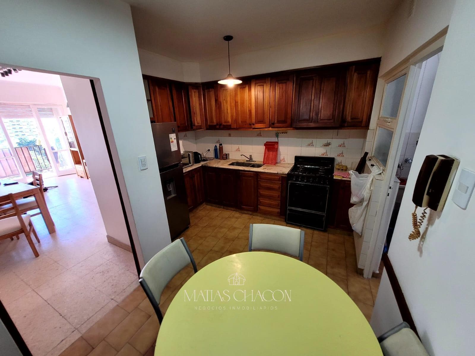 3-room apartment facing the street with a full view of Plaza Colón