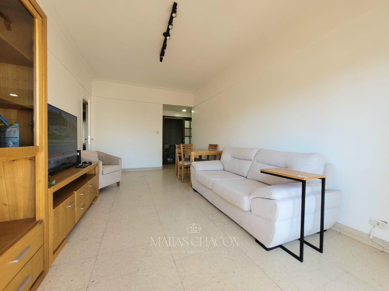 3-room apartment facing the street with a full view of Plaza Colón