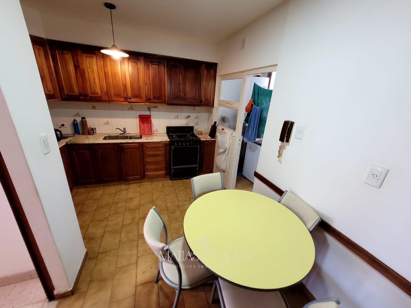 3-room apartment facing the street with a full view of Plaza Colón