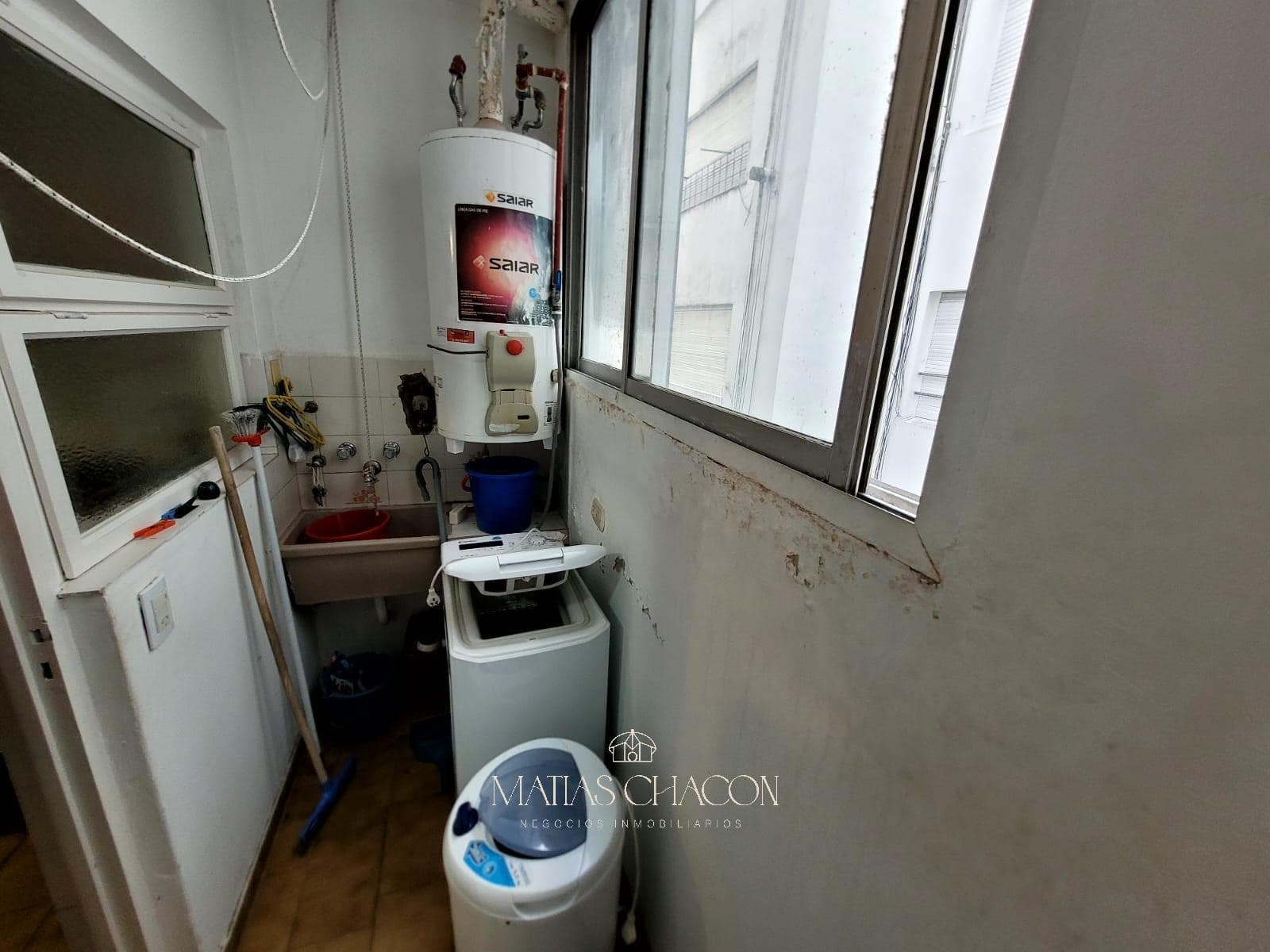 3-room apartment facing the street with a full view of Plaza Colón