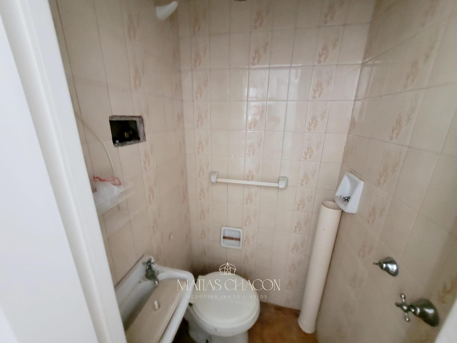 3-room apartment facing the street with a full view of Plaza Colón