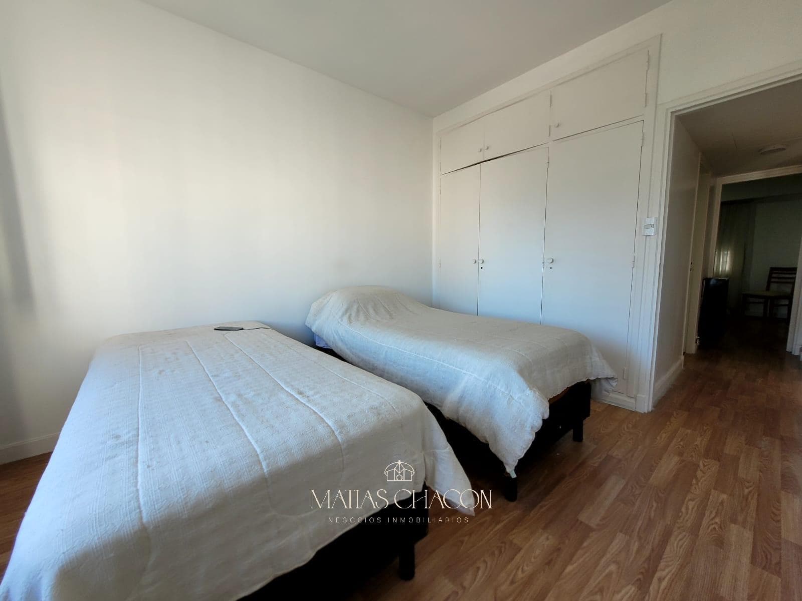 3-room apartment facing the street with a full view of Plaza Colón