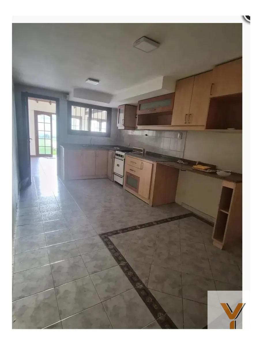 House for Rent - 3 Bedrooms, 2 Bathrooms - 120 m² - Mar del Plata