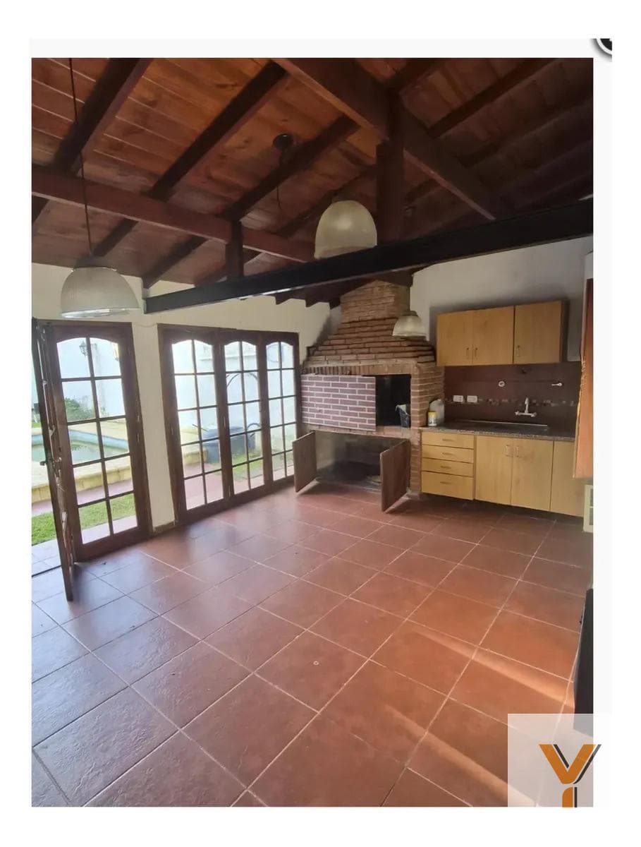 House for Rent - 3 Bedrooms, 2 Bathrooms - 120 m² - Mar del Plata