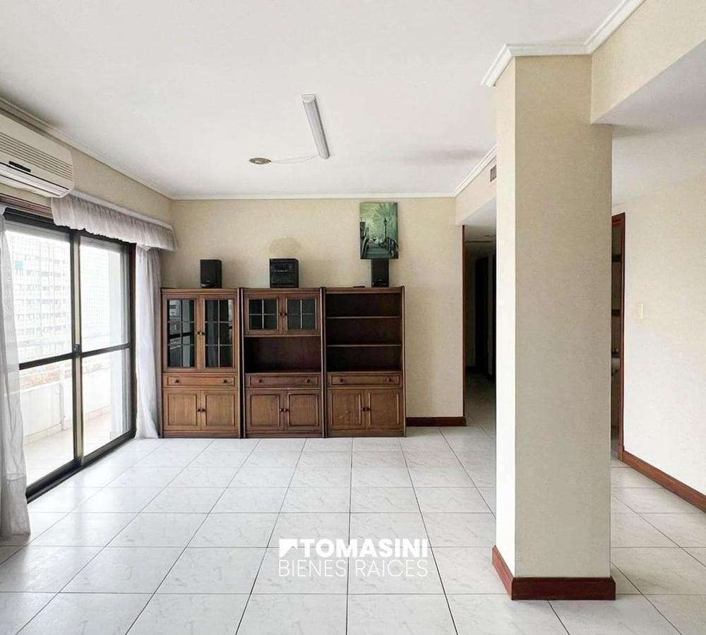 4-Bedroom Half-Apartment Facing the Street with a Continuous Balcony and Garage
