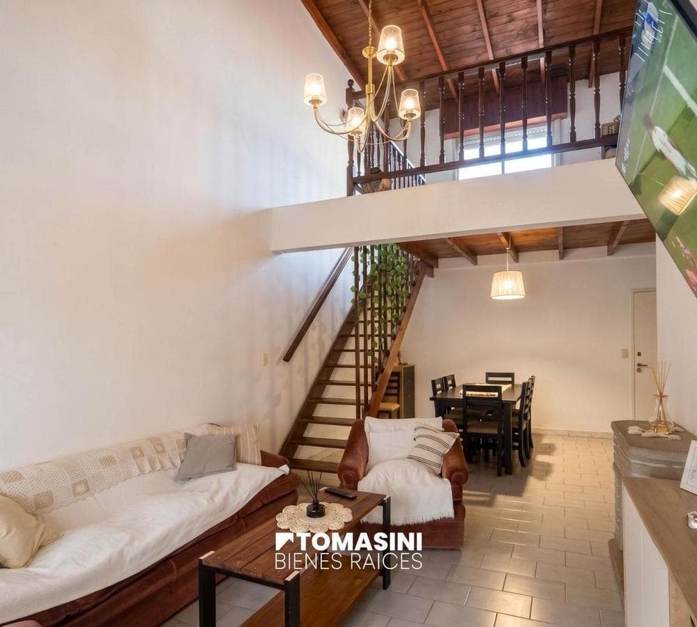 5-ROOM DUPLEX FACING THE STREET