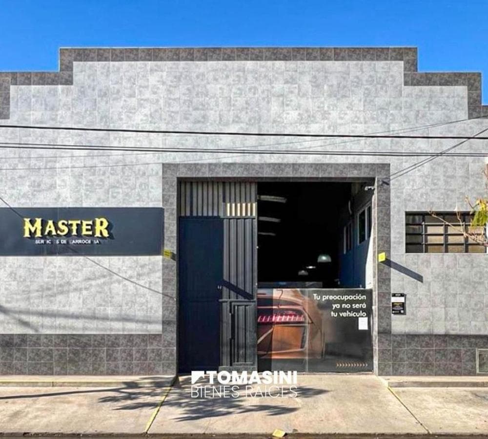 13 m x 25 m warehouse