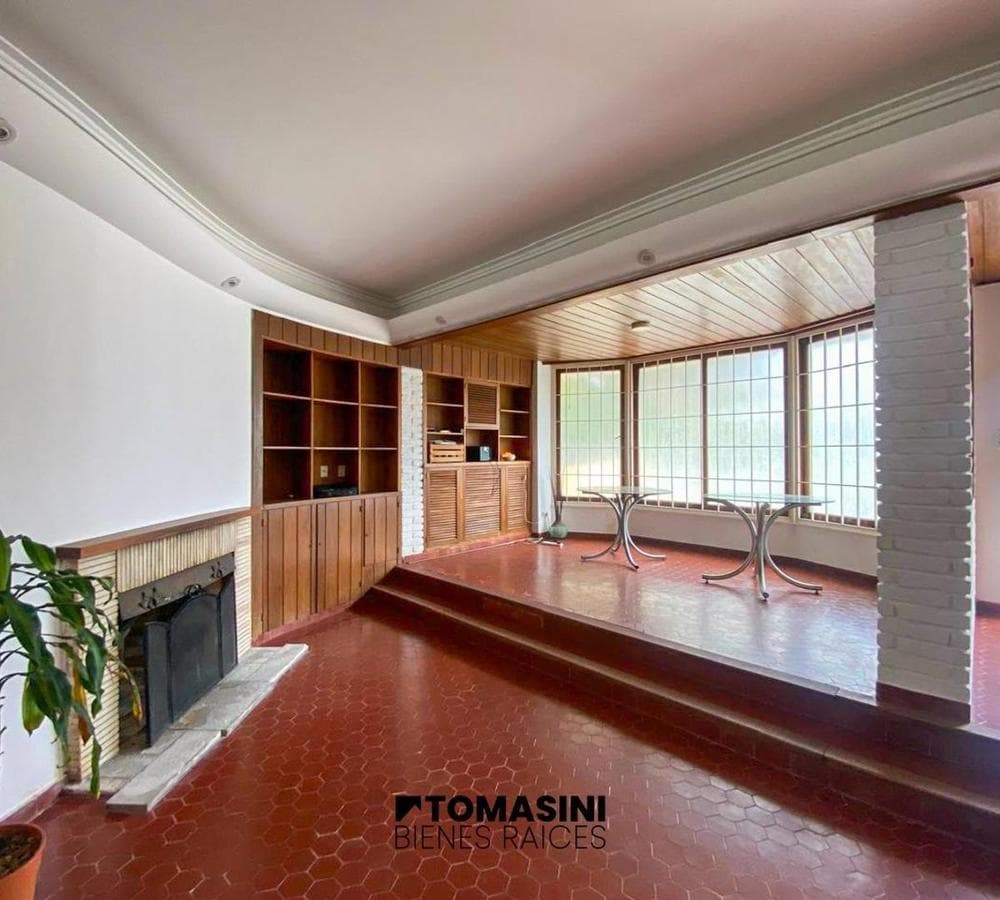 3-ROOM VILLA WITH A SERVICE QUARTER, LAUNDRY ROOM, AND GARAGE