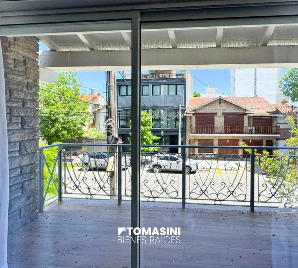 5-ROOM TOWNHOUSE IN A CONDOMINIUM WITH GARAGE + BARBECUE