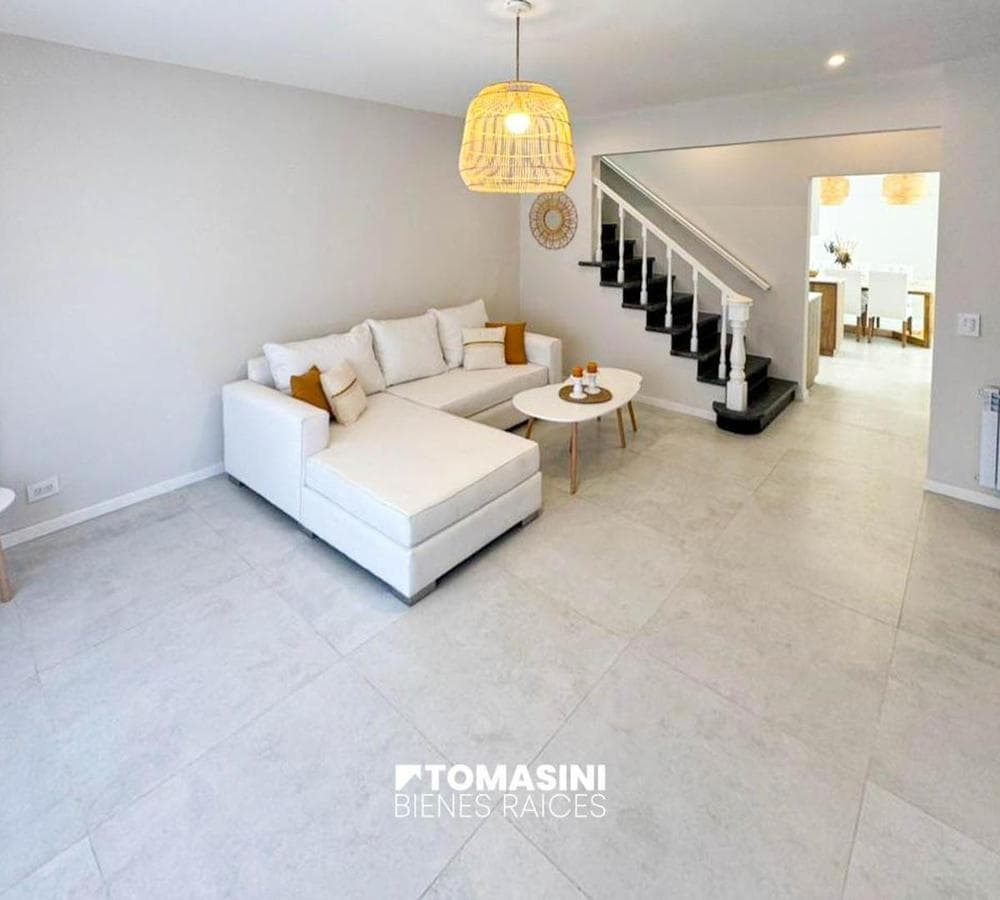 5-ROOM TOWNHOUSE IN A CONDOMINIUM WITH GARAGE + BARBECUE