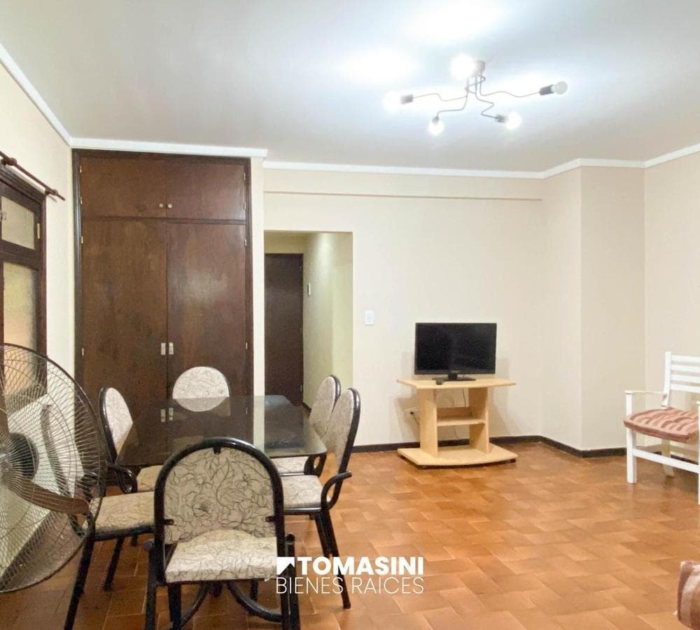TWO-ROOM APARTMENT FACING THE STREET