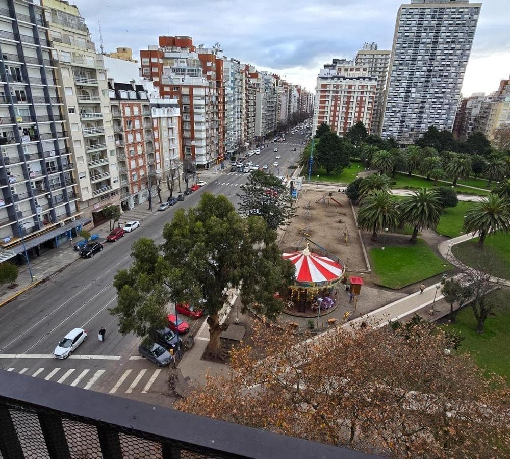 3-ROOM APARTMENT WITH A BALCONY FACING THE STREET
