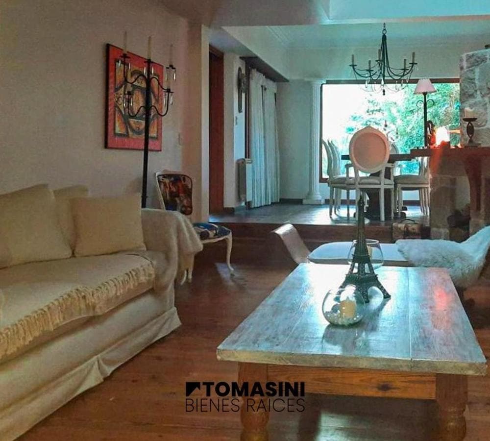 5-ROOM VILLA WITH A SWIMMING POOL, SPANNING 2 STORIES