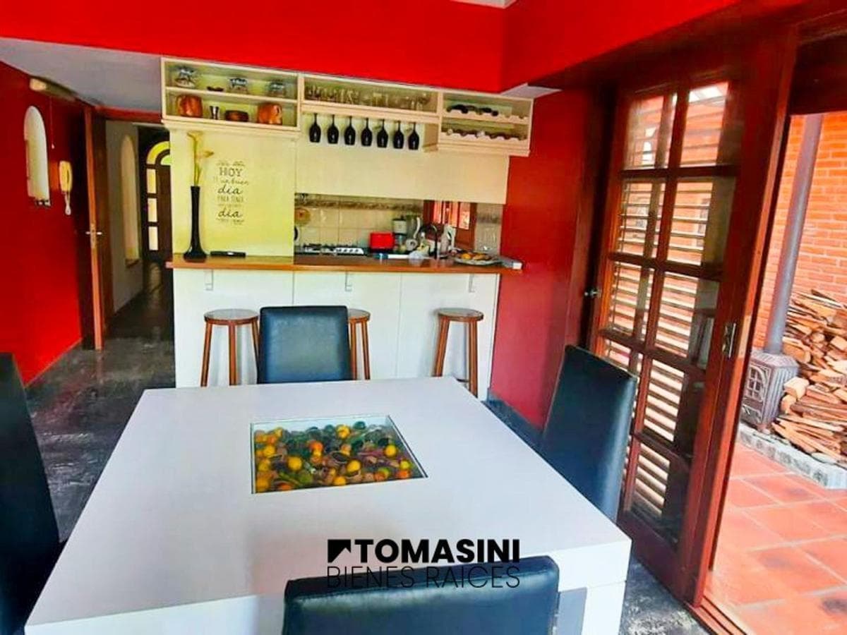 5-ROOM VILLA WITH A SWIMMING POOL, SPANNING 2 STORIES