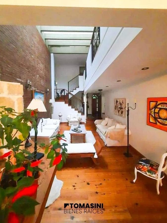 5-ROOM VILLA WITH A SWIMMING POOL, SPANNING 2 STORIES