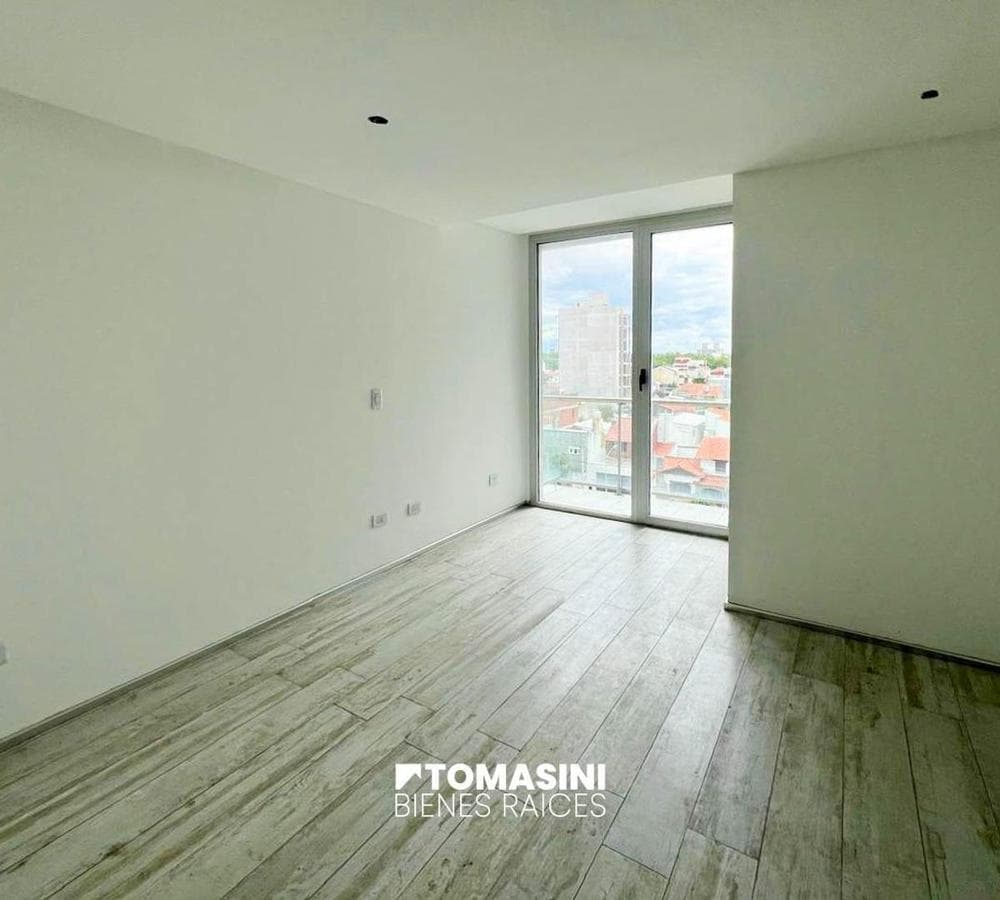 24-MONTH LEASE: 3-BEDROOM APARTMENT WITH OCEAN VIEW, PLUS 2 PARKING SPACES