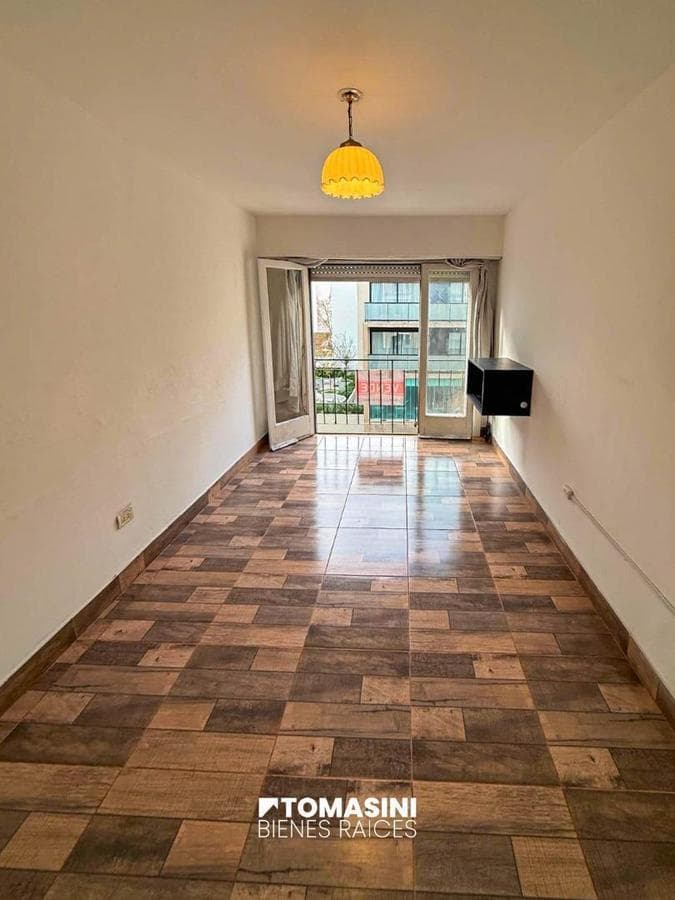 FRONT-FACING STUDIO APARTMENT WITH A FRENCH BALCONY