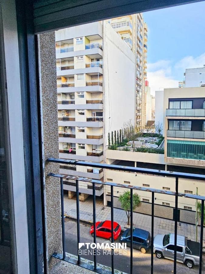 FRONT-FACING STUDIO APARTMENT WITH A FRENCH BALCONY