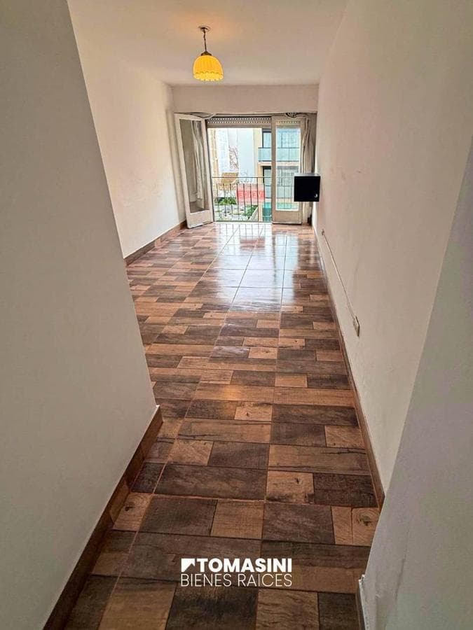 FRONT-FACING STUDIO APARTMENT WITH A FRENCH BALCONY