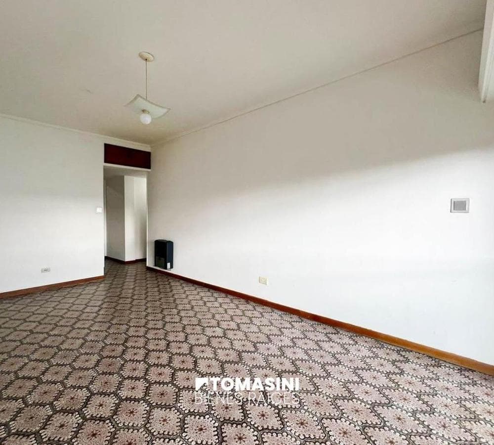 24-MONTH LEASE. TWO-ROOM APARTMENT FACING THE STREET WITH A BALCONY