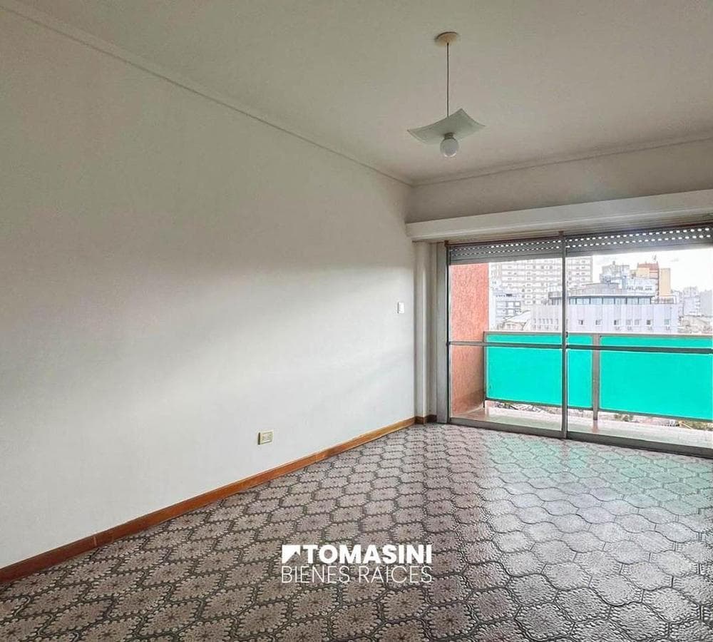 24-MONTH LEASE. TWO-ROOM APARTMENT FACING THE STREET WITH A BALCONY