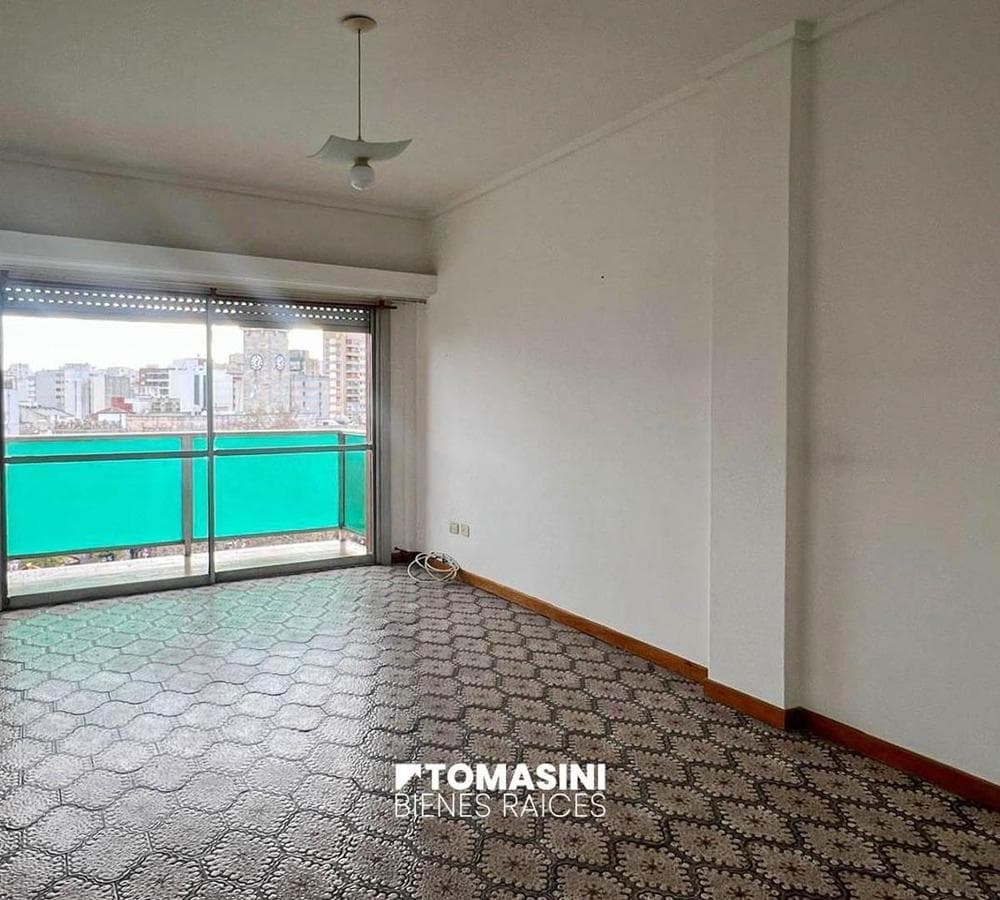 24-MONTH LEASE. TWO-ROOM APARTMENT FACING THE STREET WITH A BALCONY