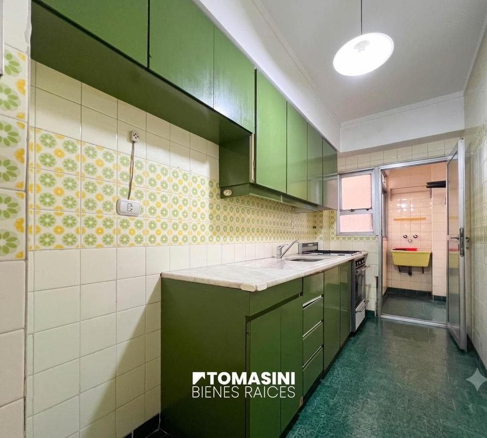 24-MONTH LEASE. TWO-ROOM APARTMENT FACING THE STREET WITH A BALCONY