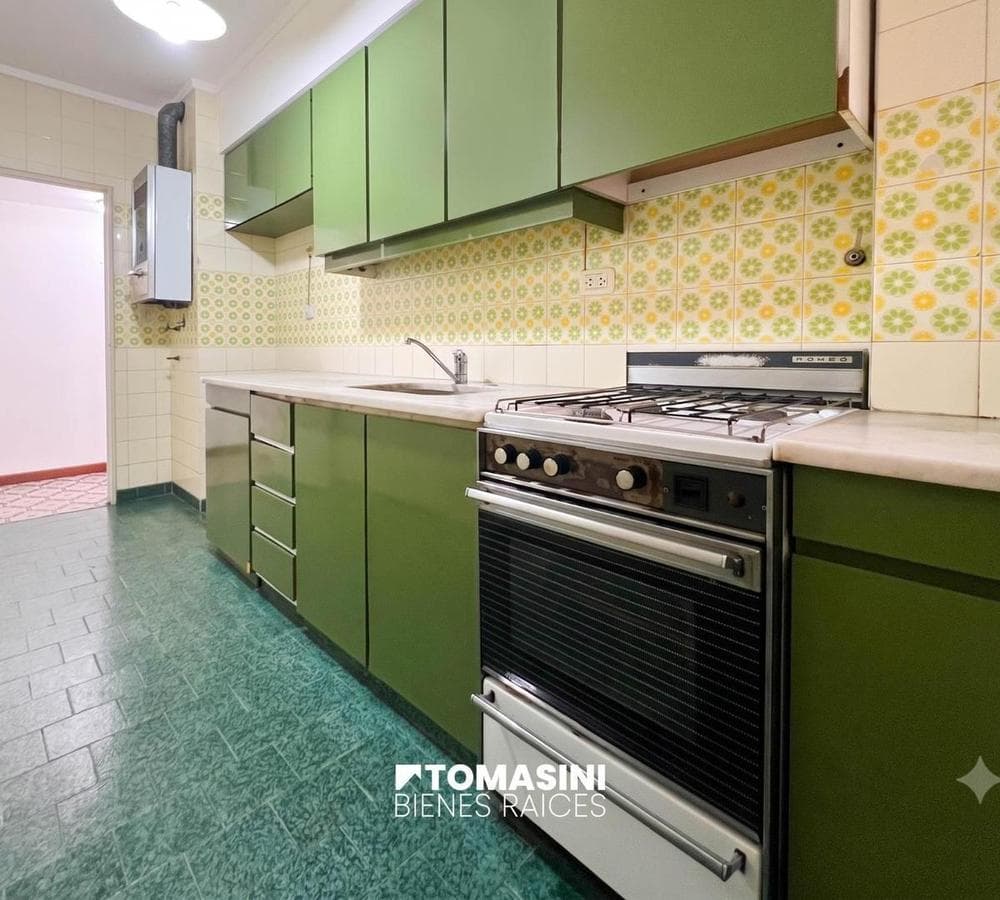 24-MONTH LEASE. TWO-ROOM APARTMENT FACING THE STREET WITH A BALCONY