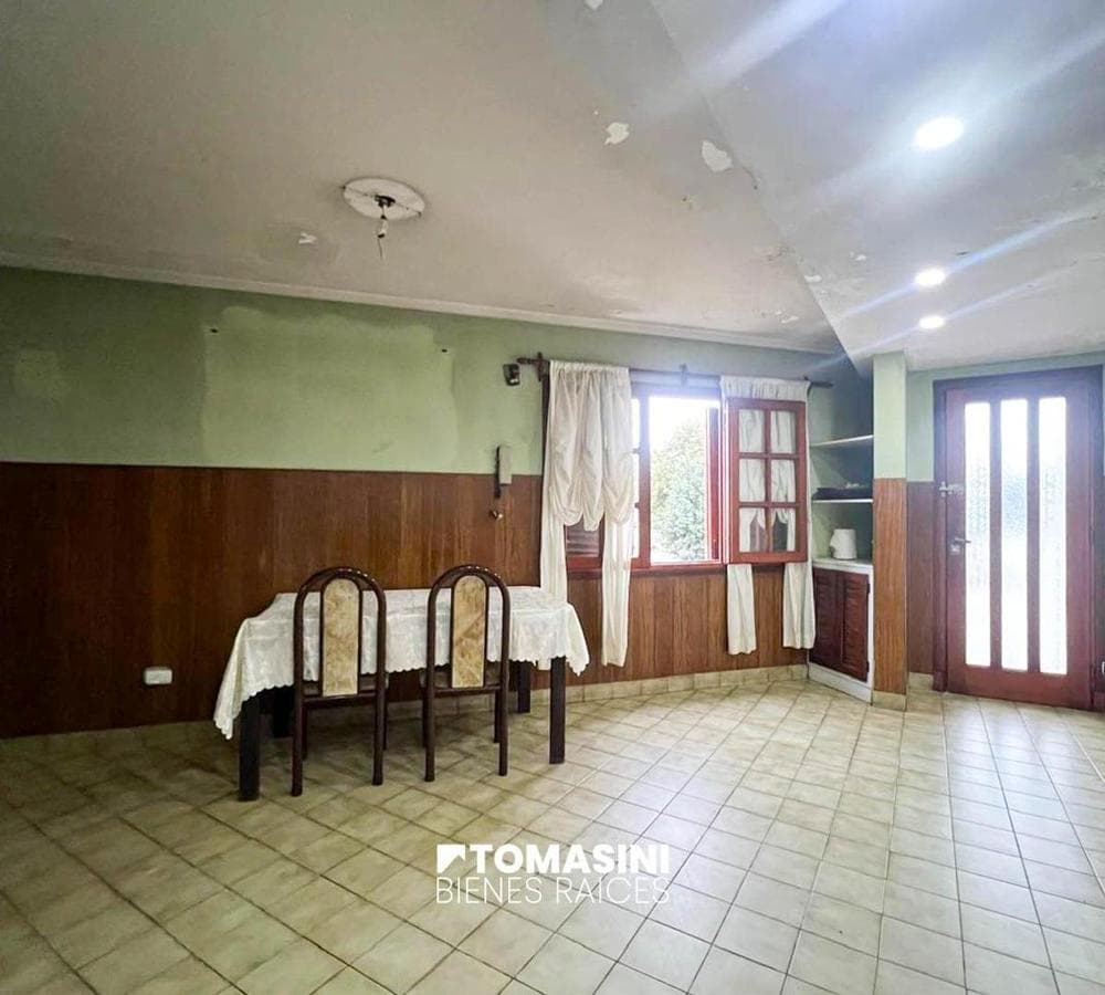5-room chalet on 2 levels, with parking and garage, plus a 2-room apartment.