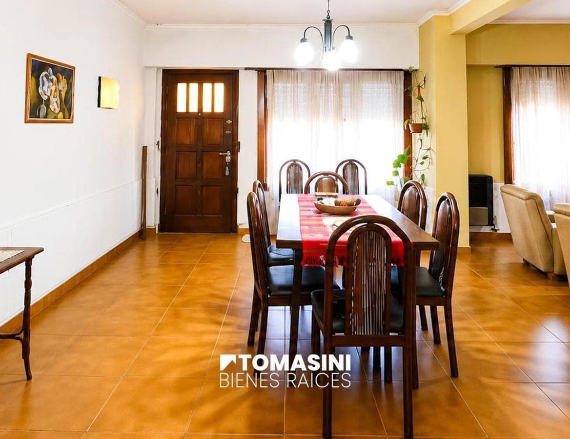 5-ROOM HOUSE WITH GARAGE AND YARD
